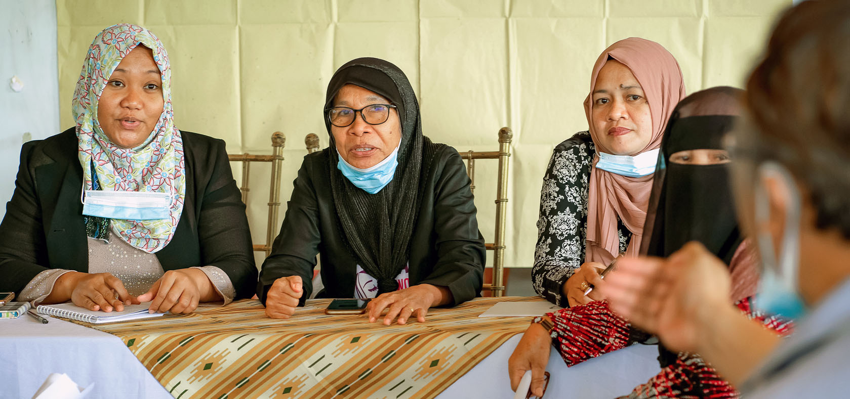 Three mediators from the Philippines conflict mediation group Tupo na Tao sa Laya-Women – from left, Khadiguia Ontok-Balah, Dialica Caup and Jho Mascod – participate in a UN Women training on conflict analysis in August 2021 in Lake Sebu, South Cotabato, the Philippines. Photo: UN Women/Louie Pacardo